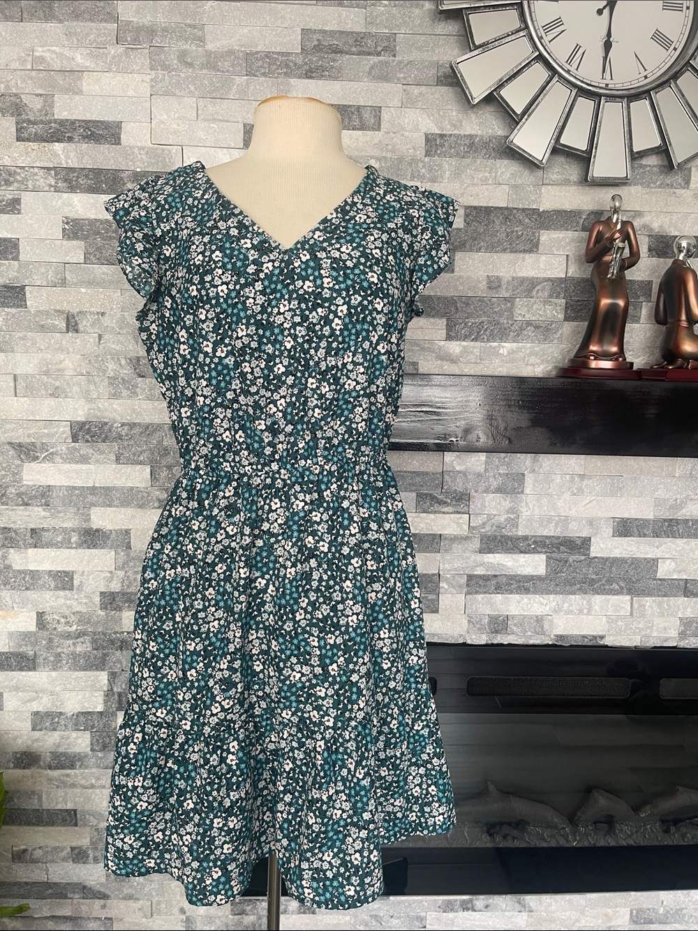 Loft Outlet Midi Dress Women’s Size M Floral Dress Flutter Sleeves